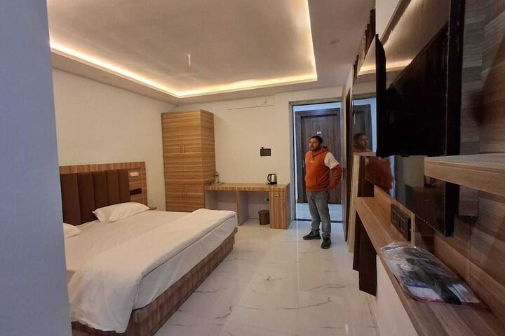 Room 6 of 29
