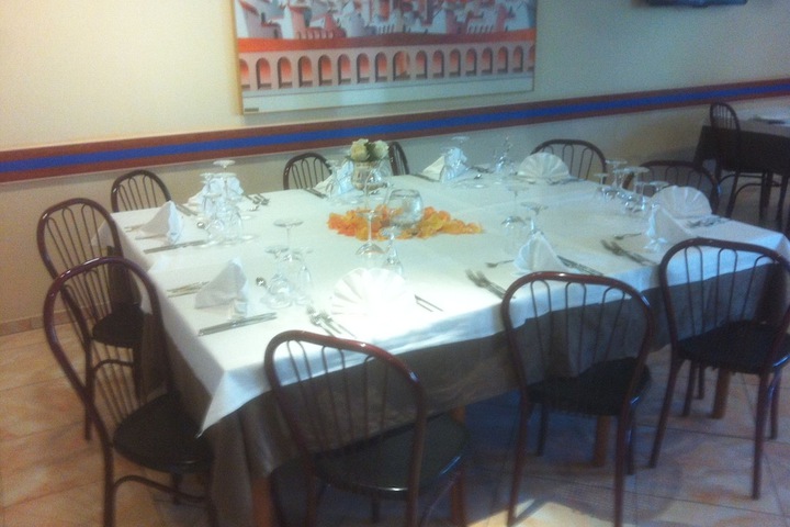 Dining 8 of 19