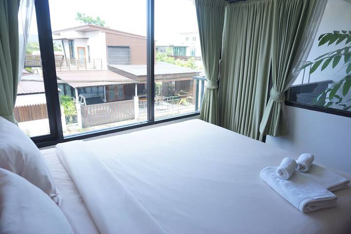 Room 3 of 32