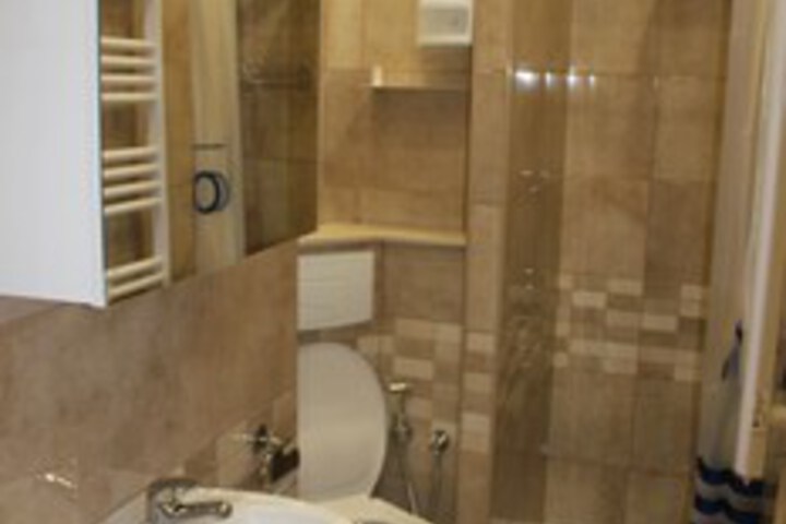 Room 2 of 21