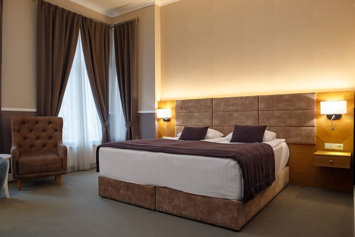 Room 42 of 99