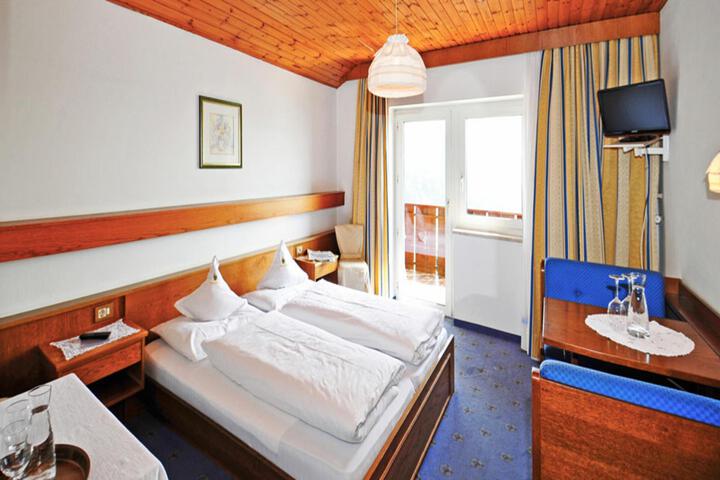 Room 5 of 12