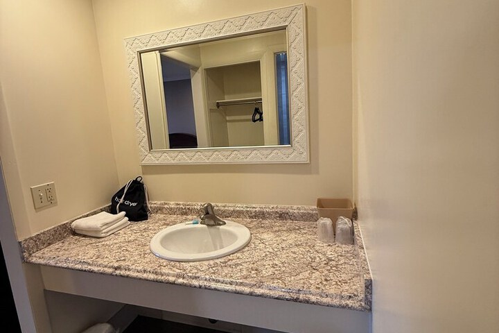 Room 16 of 65