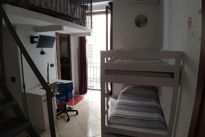 Room 10 of 14