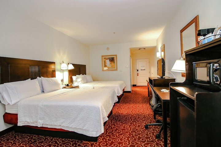 2 Queen Beds (3 of 7)