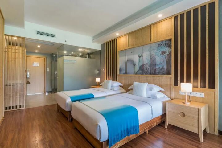 Room 20 of 184