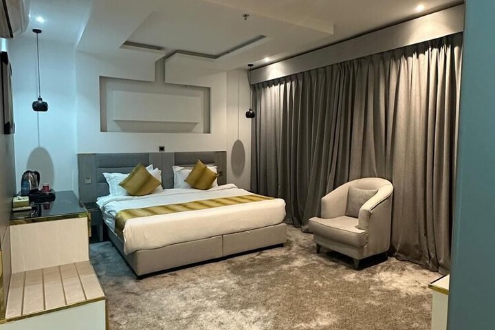 Room 16 of 43