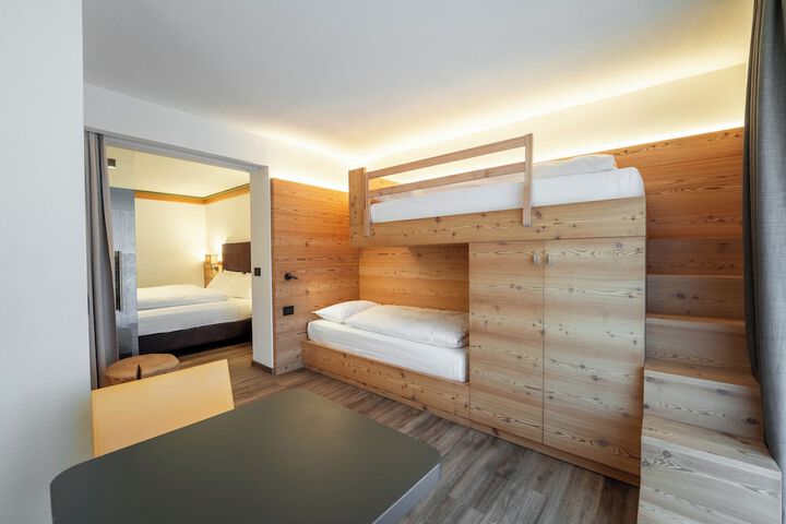Room 38 of 148