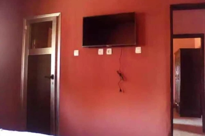 Room 8 of 30