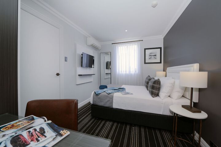 Room 14 of 103