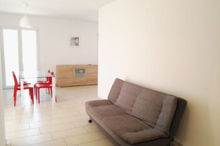 Room 12 of 32