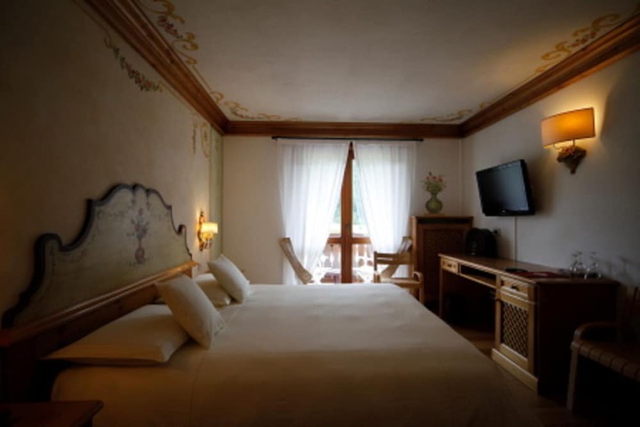 Room 11 of 39