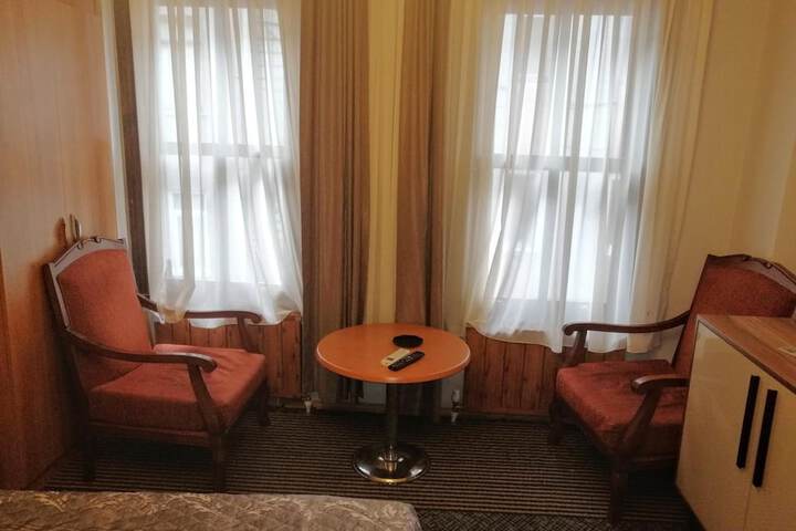 Room 12 of 32