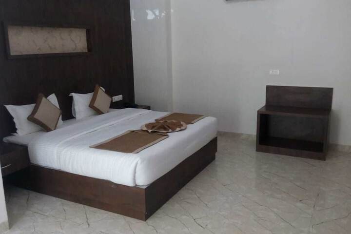 Room 15 of 34
