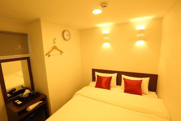 Room 5 of 30
