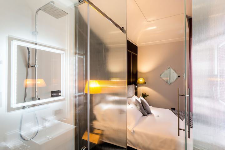 Room 30 of 50