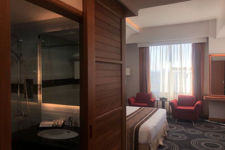 Room 17 of 87