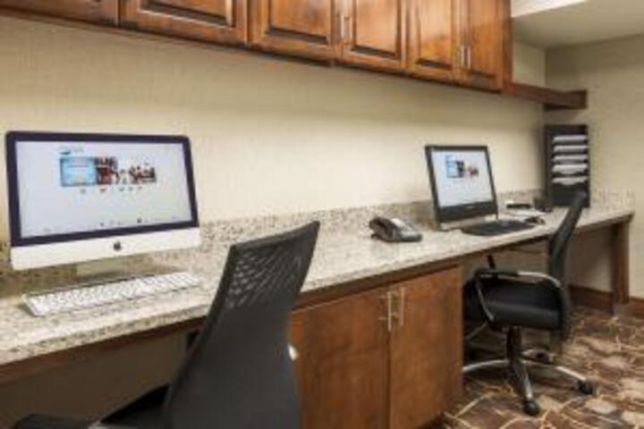 Business Center 28 of 34