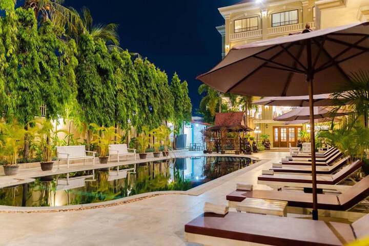 Hotel Pool