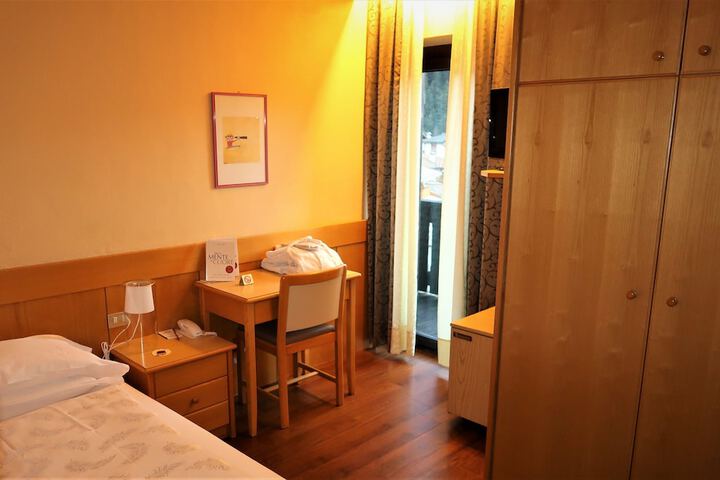 Room 10 of 57