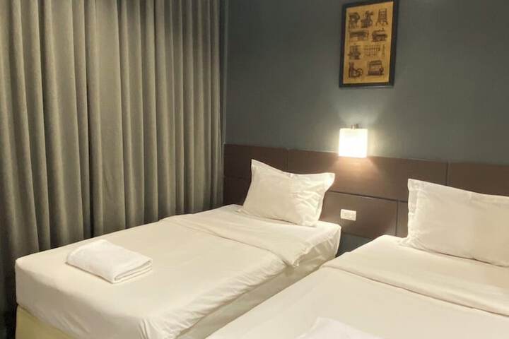 Room 17 of 33