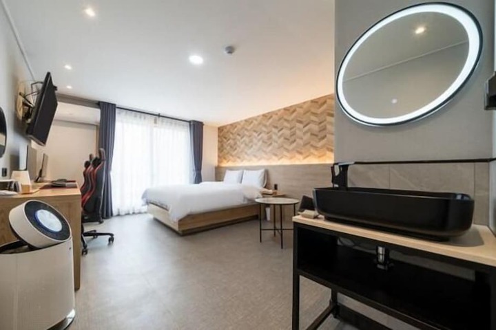 Room 26 of 67