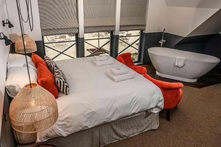 Room 9 of 71