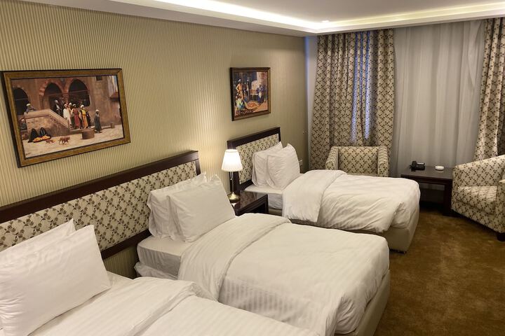 Room 11 of 40