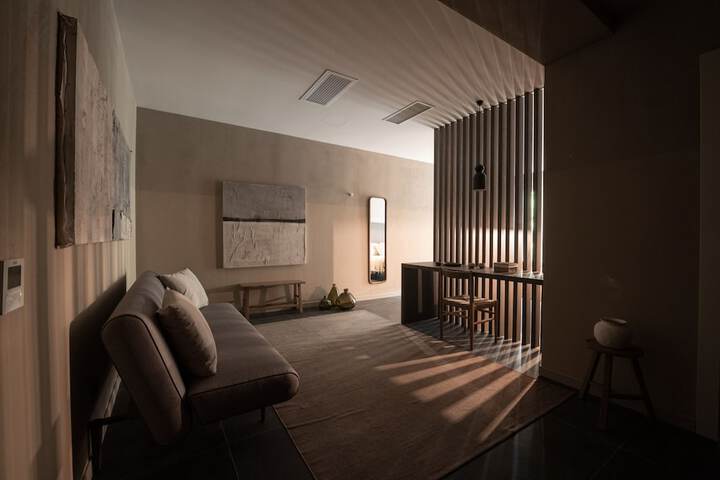 Room 4 of 72