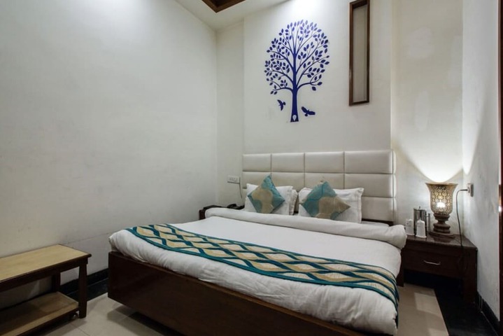 Room 4 of 20