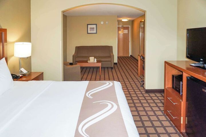 1 King Bed (1 of 17)