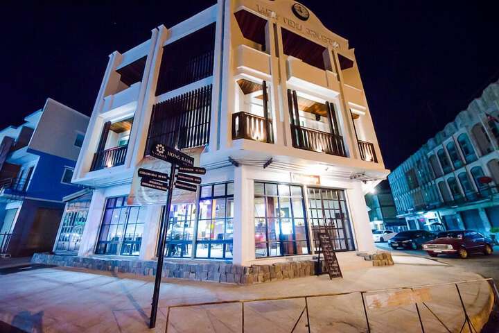Hotel Entry