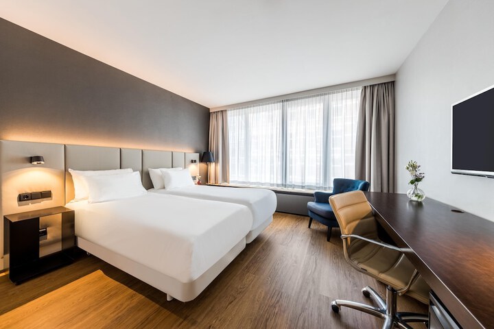 Room 8 of 36