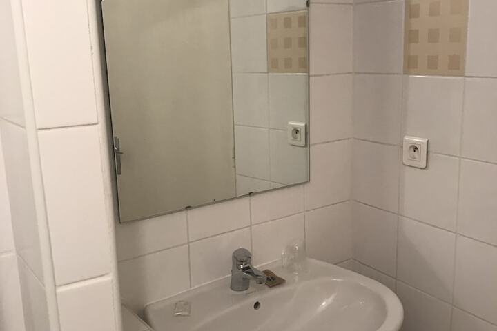 Room 18 of 80