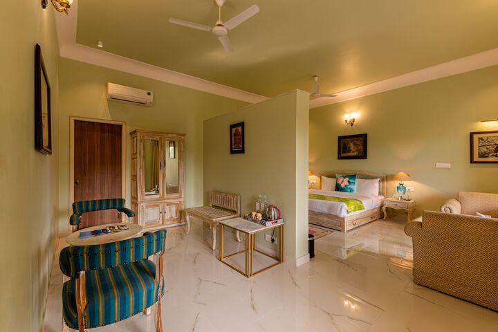 Room 4 of 27