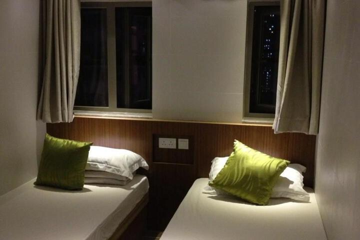 Room 6 of 6