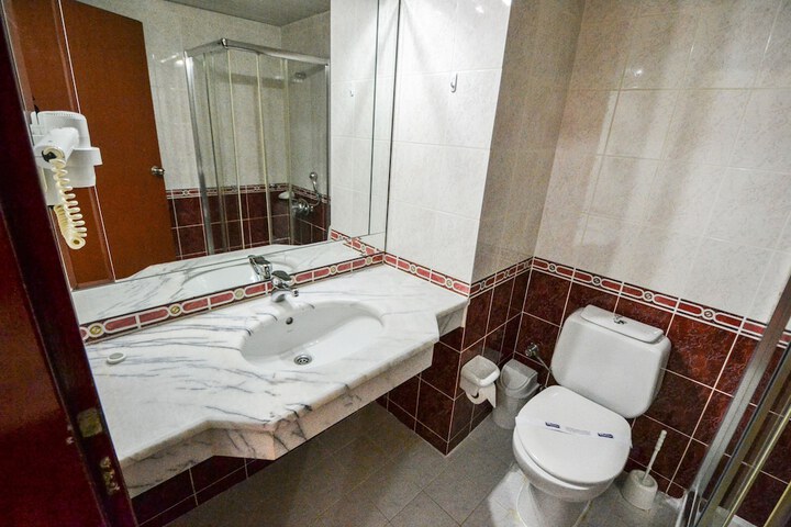 Room 13 of 37