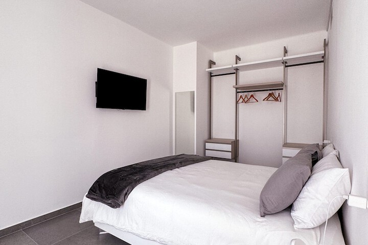 Room 8 of 159