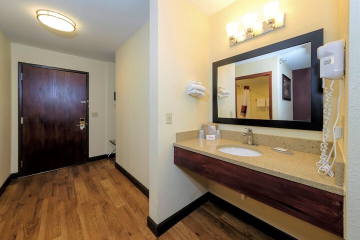 Room 18 of 33