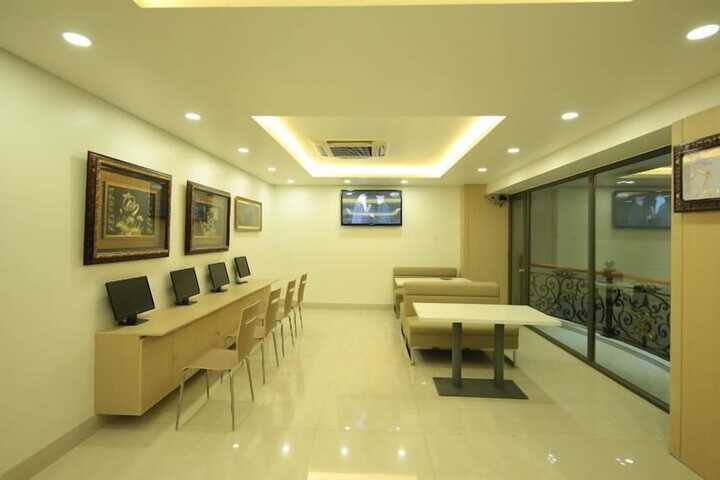 Business Center 32 of 33