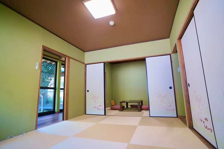 Room 30 of 53