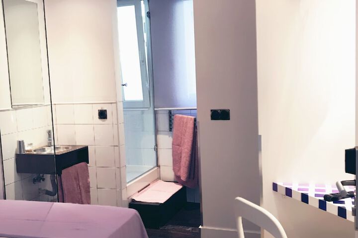 Room 8 of 20
