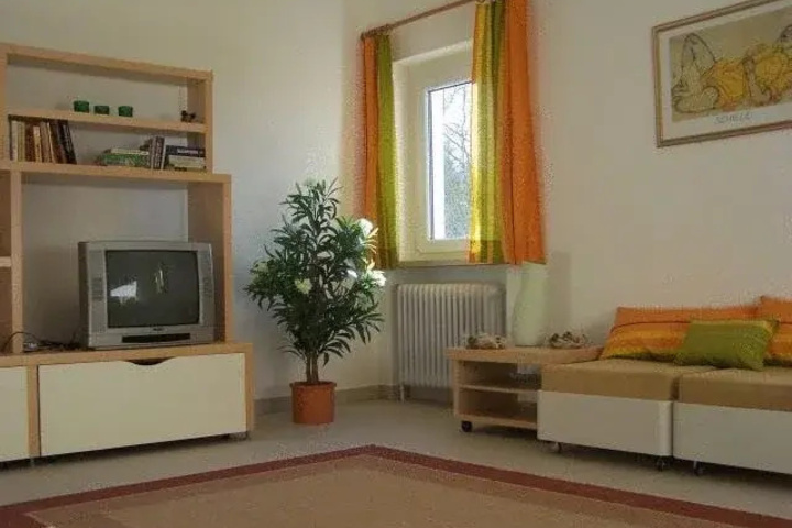 Room 4 of 15