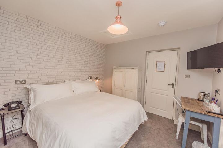 Room 8 of 50
