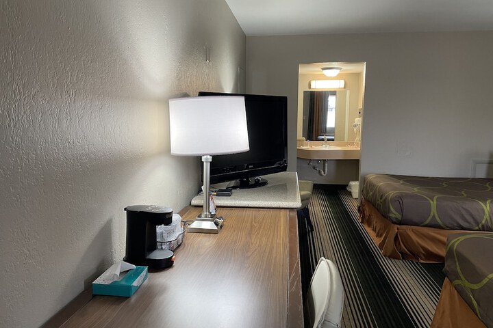 Room 9 of 19