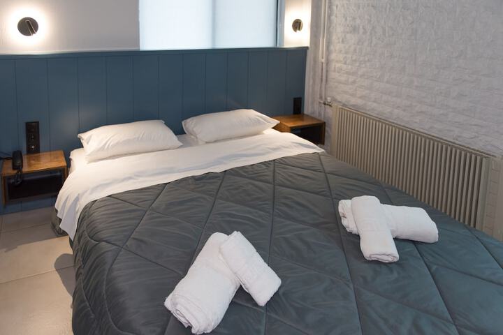 Room 9 of 90
