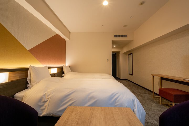 Room 9 of 83