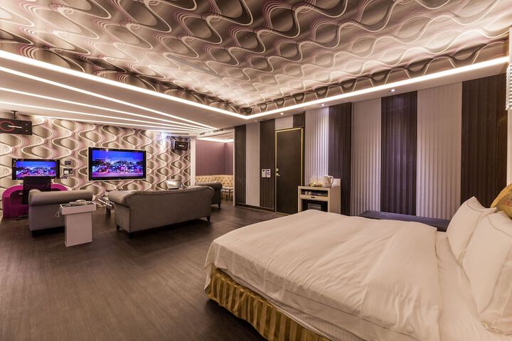 Room 40 of 216