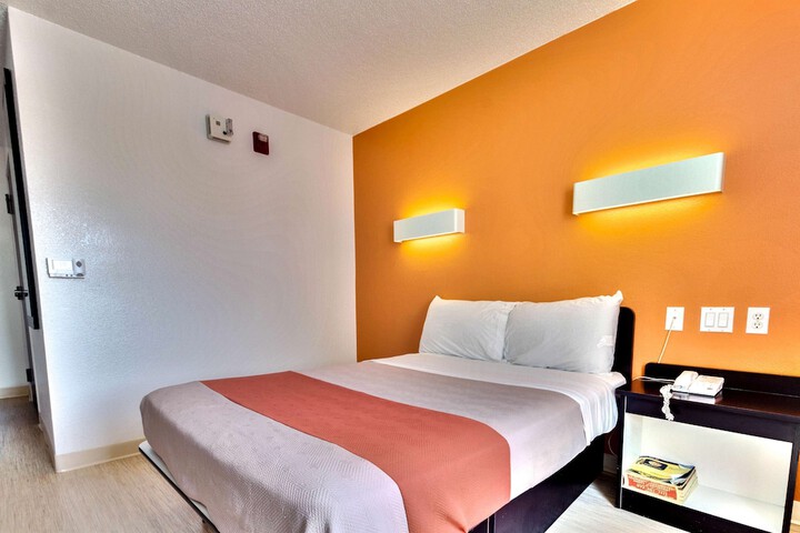 Double Bed Accessible (3 of 13)