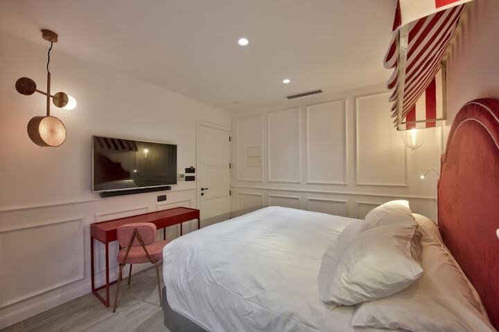 Room 15 of 93